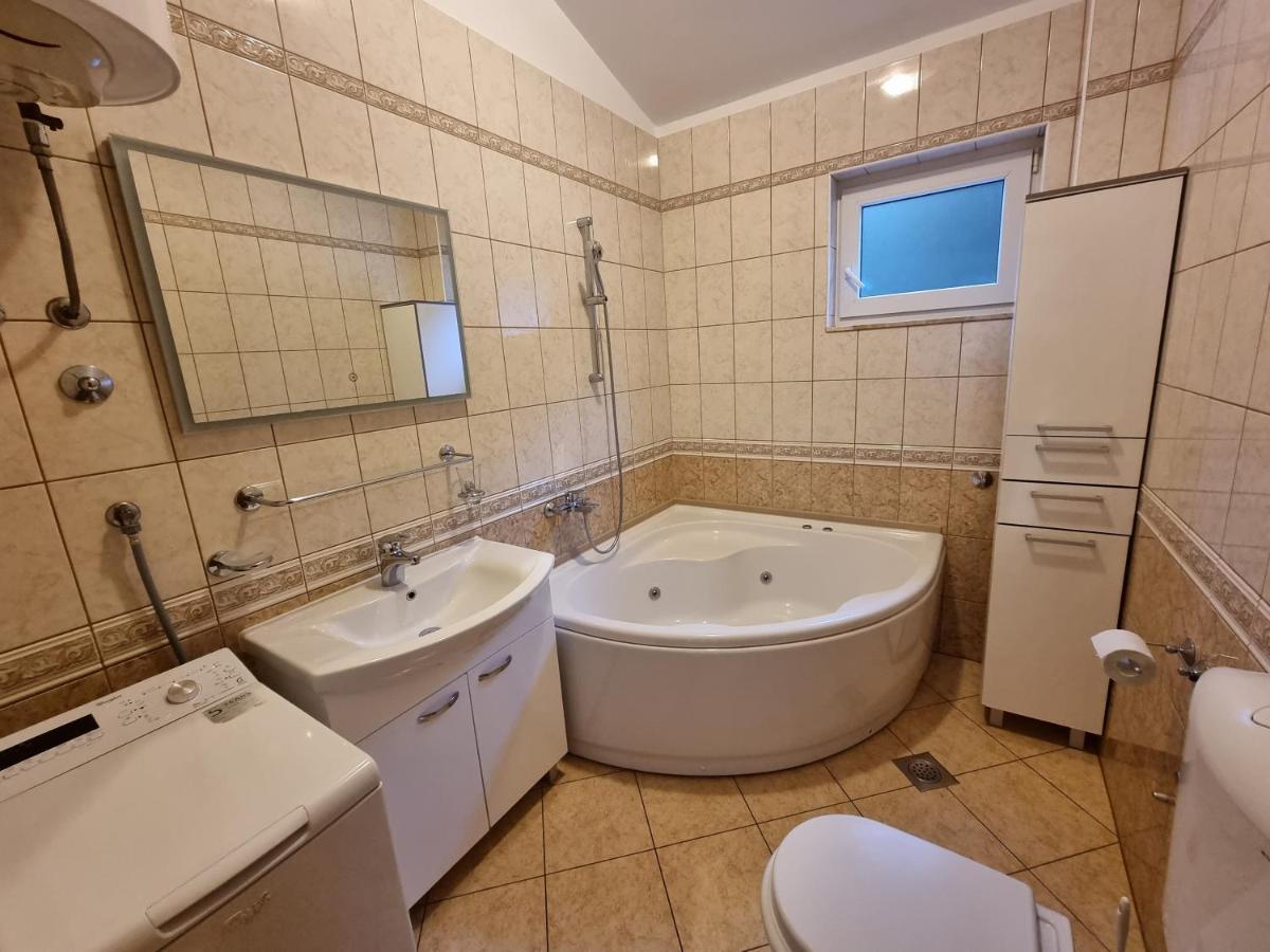 Apartments Villa Sunce Dugi Rat Eksteriør billede