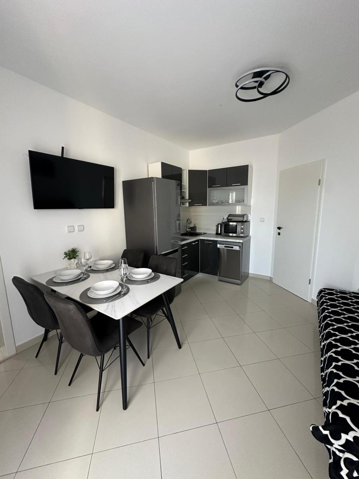 Apartments Villa Sunce Dugi Rat Eksteriør billede
