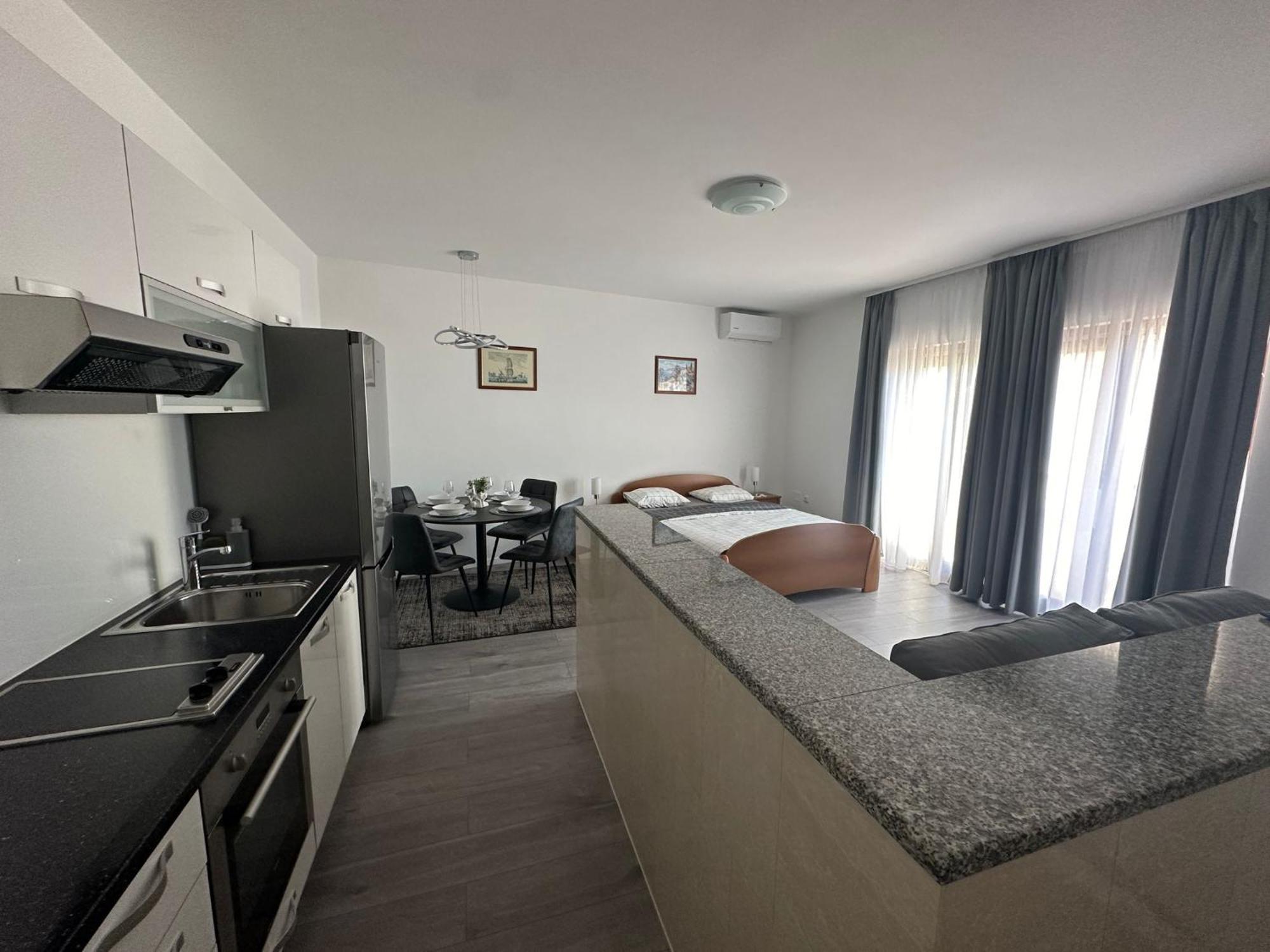 Apartments Villa Sunce Dugi Rat Eksteriør billede