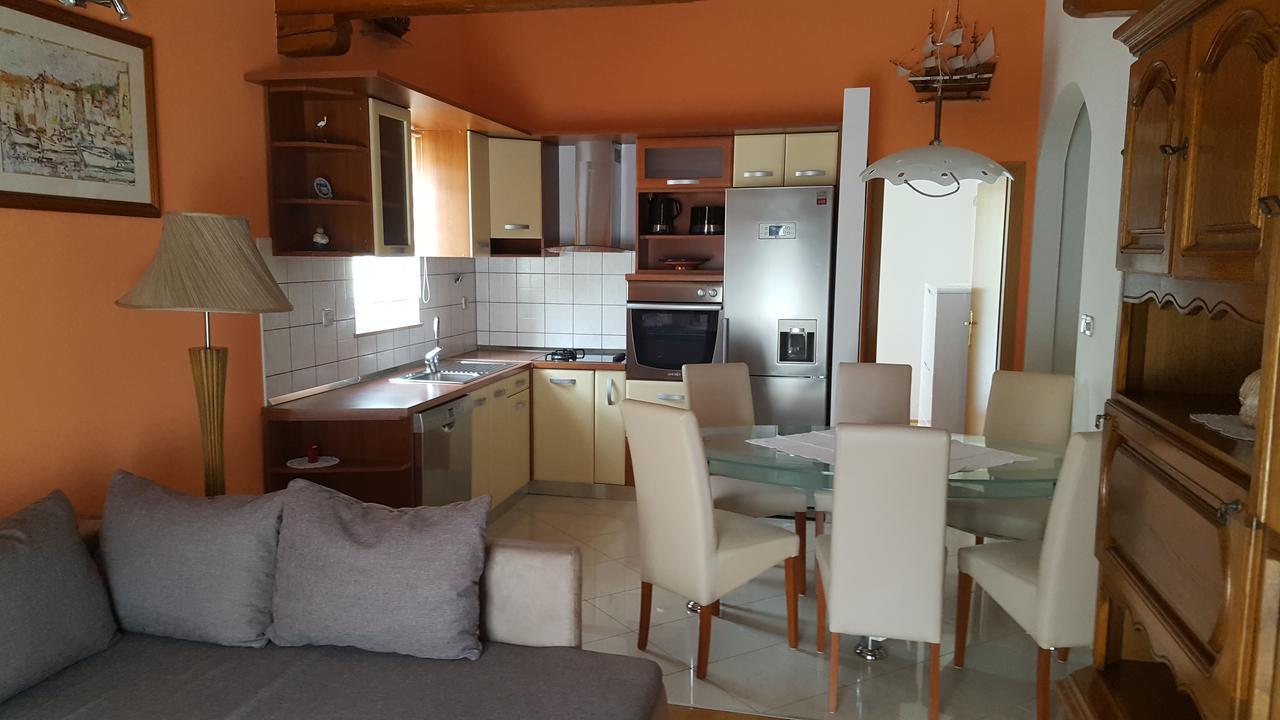 Apartments Villa Sunce Dugi Rat Eksteriør billede